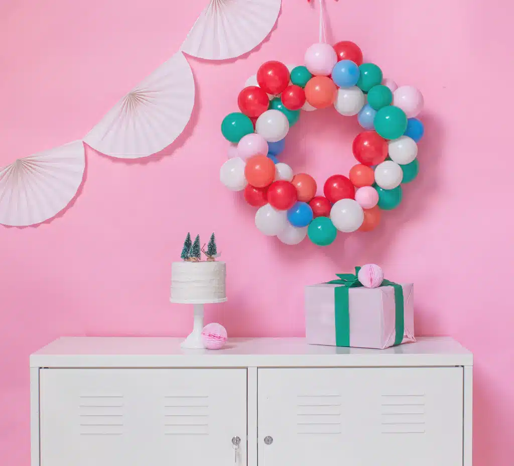 DIY Balloon Wreath .jpg