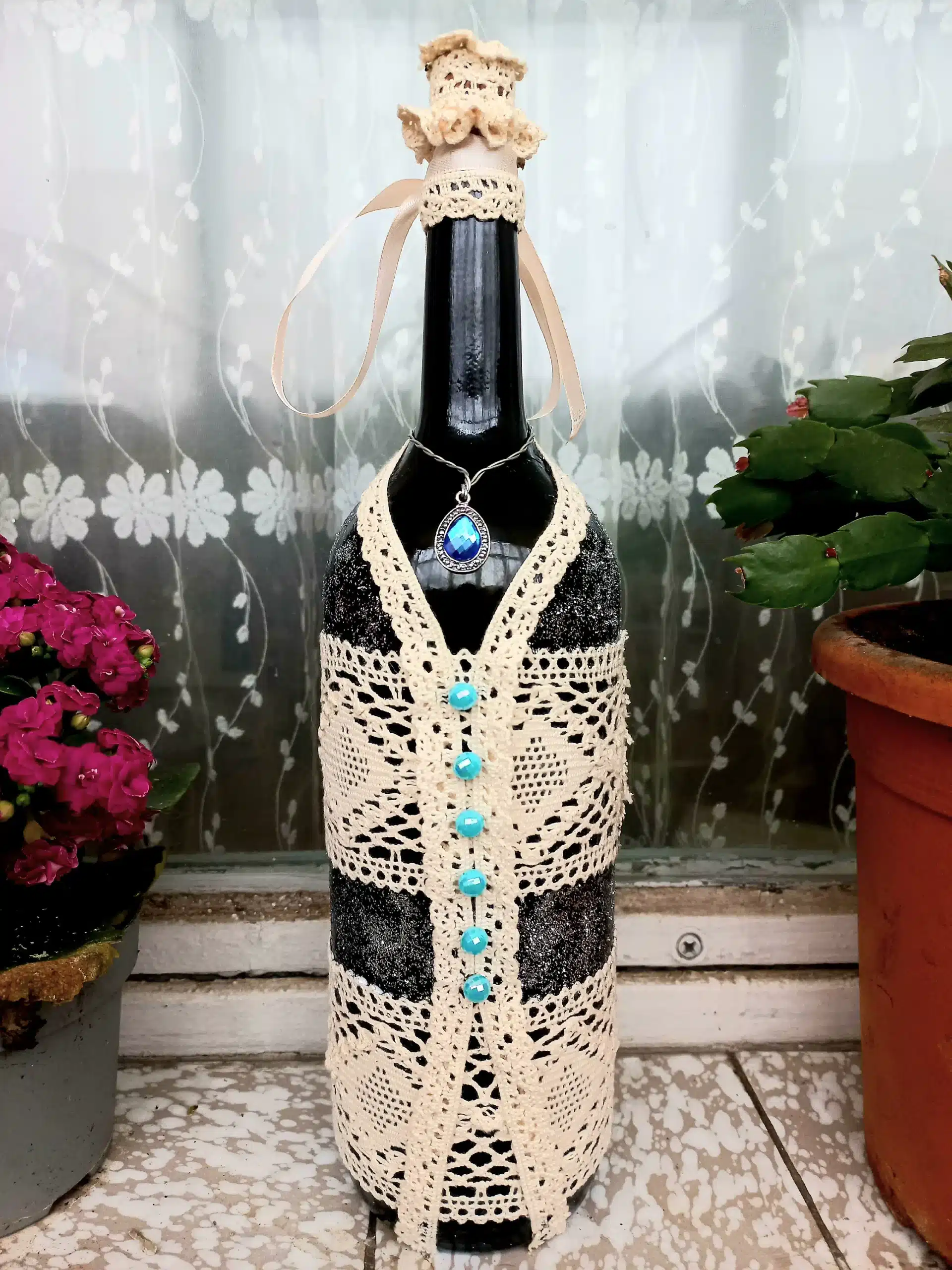 Lacy Bottle Artwork .jpg