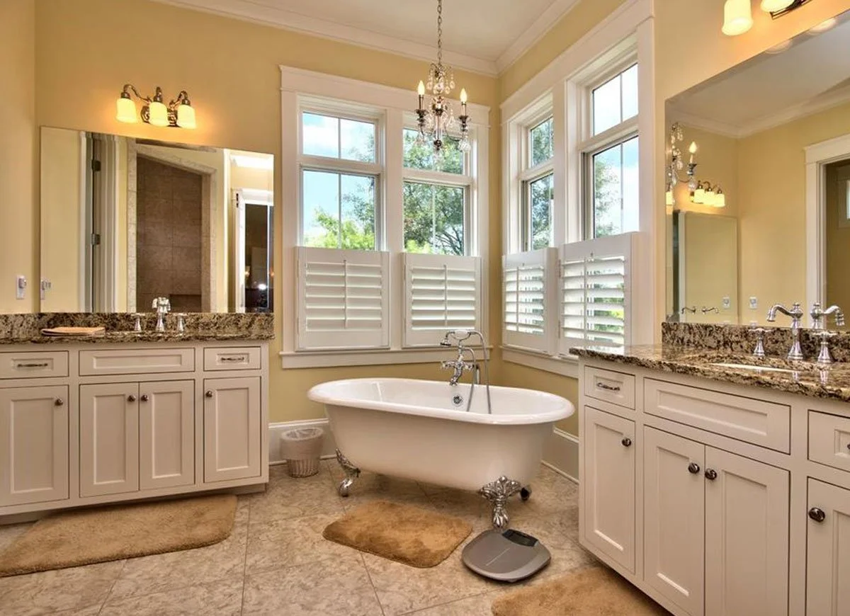 Old Style Bathroom with Classic Fixtures
