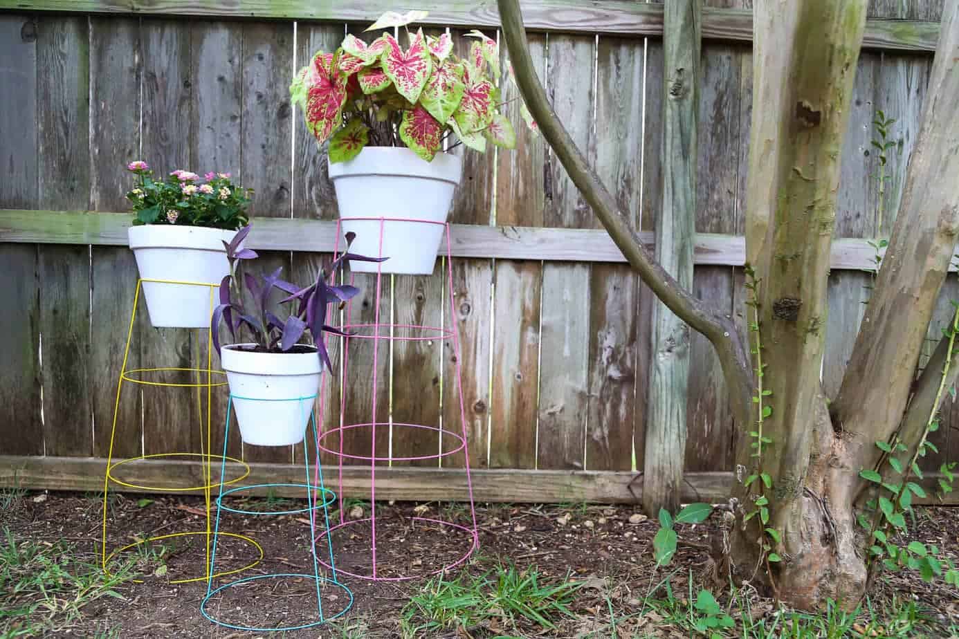 Simple DIY Tomato Cage Plant Stand