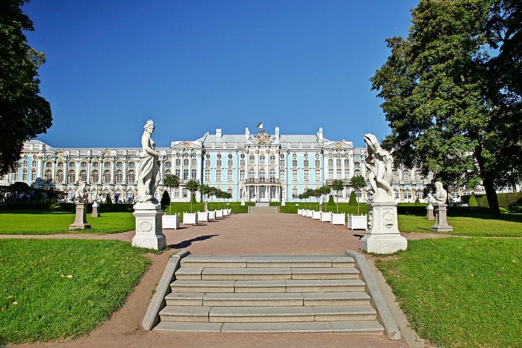 Rococo Architecture with Characteristics & Examples - Le Meridien Chambers
