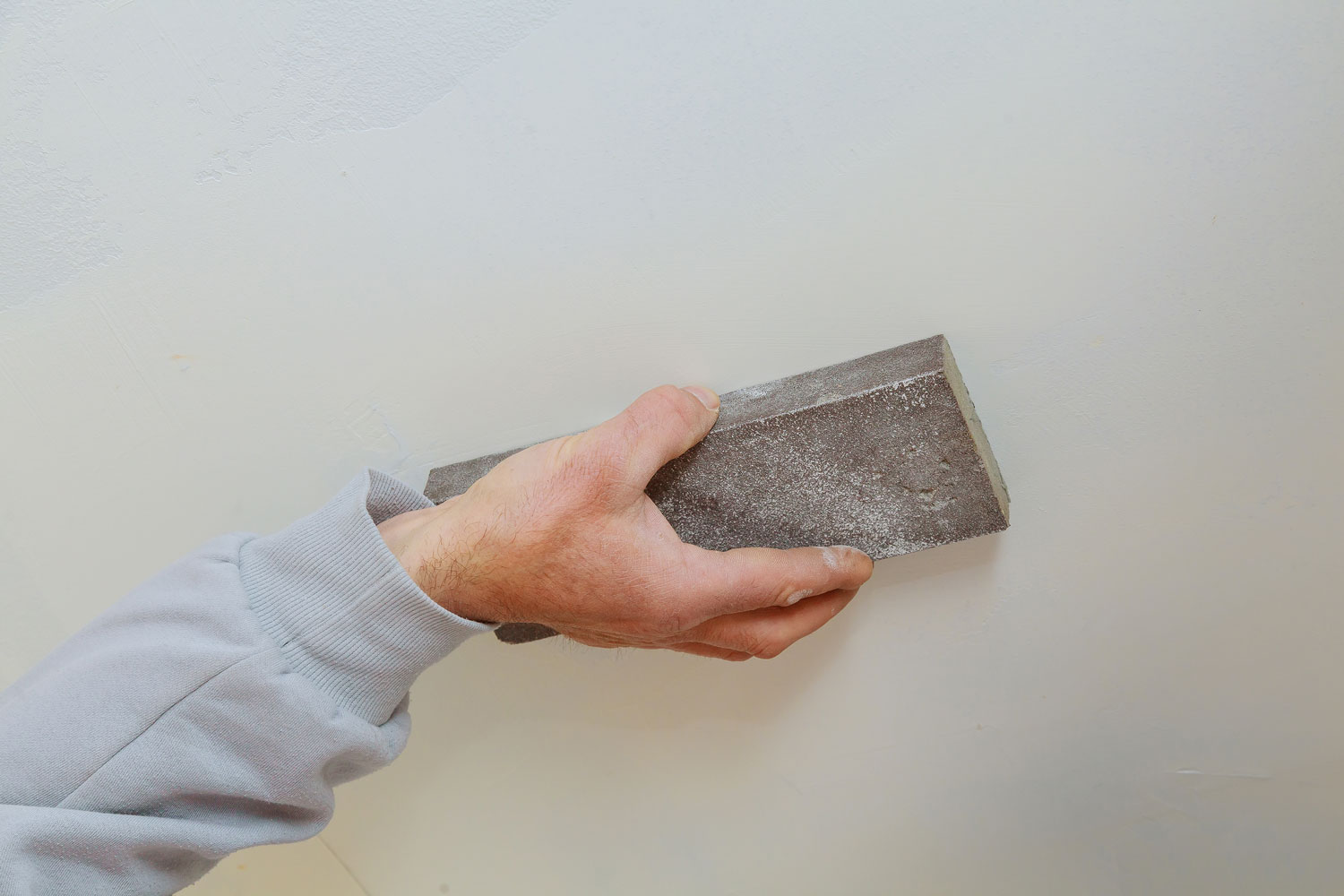 How to Sand Concrete Walls