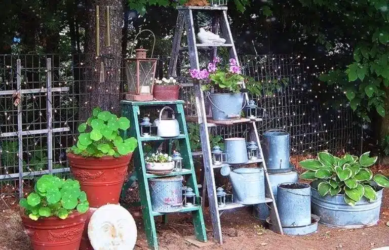 Repurposed Step Ladder Decor .jpg