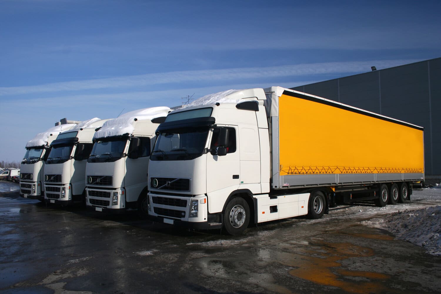 Semi-Trailer-Truck-for-Transportation