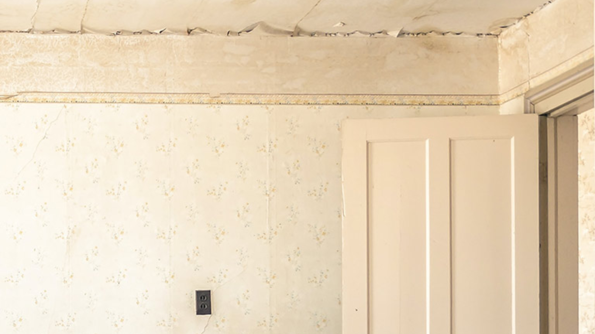 Ceiling_and_Wall_Junction_Cracks