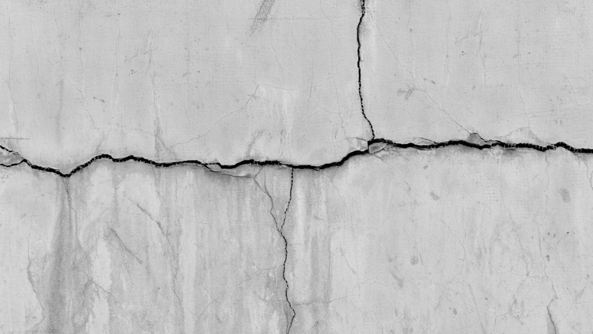 Horizontal_Cracks_Along_Walls