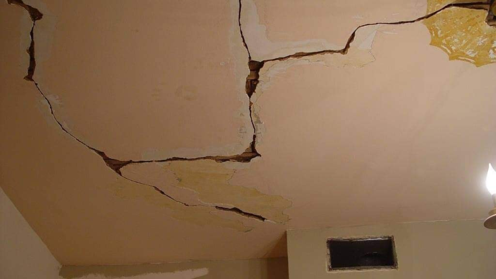 Large_Widening_Cracks