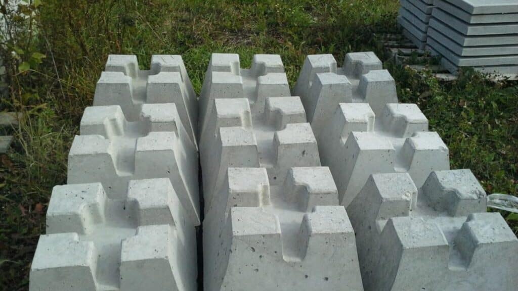 What are Concrete Deck Blocks